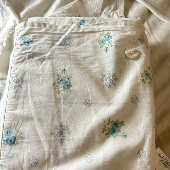 Simply Shabby Chic White Blue Floral Medallion Sheet Set - twin - Picture 2 of 5